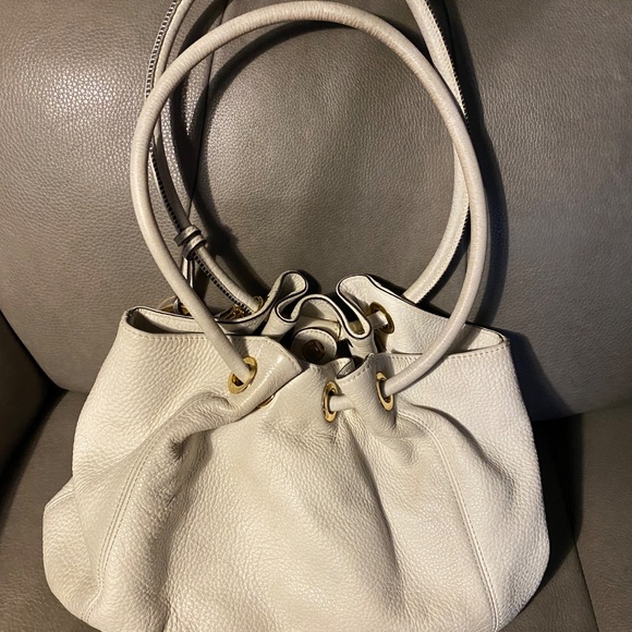 Beautiful creamy white Michael Kors purse with Michael Kors wallet - Picture 3 of 4